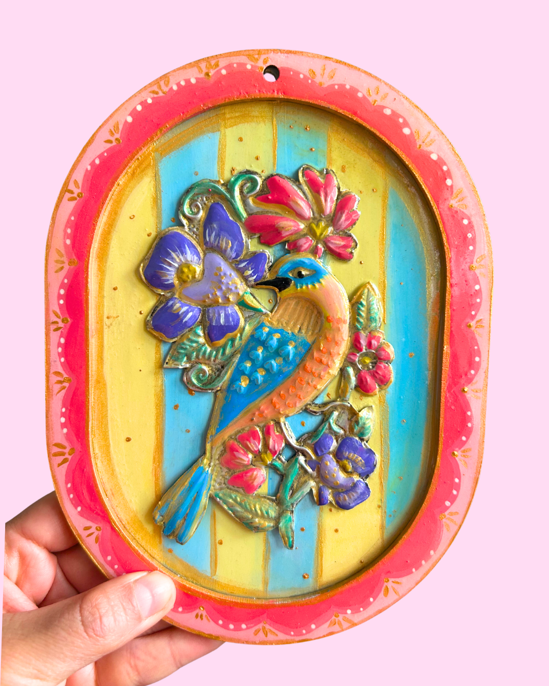 Pájaro repujado