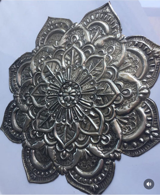 Mandala en repujado- Sábado 25 de Julio:11 hrs